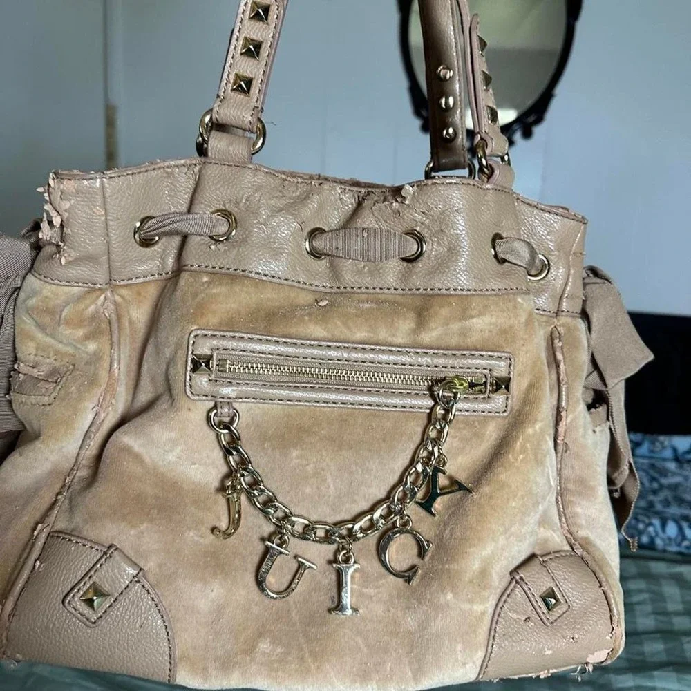 Juicy Couture tan velour daydreamer shoulder tote bag gold JUICY chain charm y2k